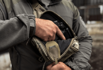 Off-body carry: Jak prawidłowo nosić pistolet w nerce lub torbie na ramię