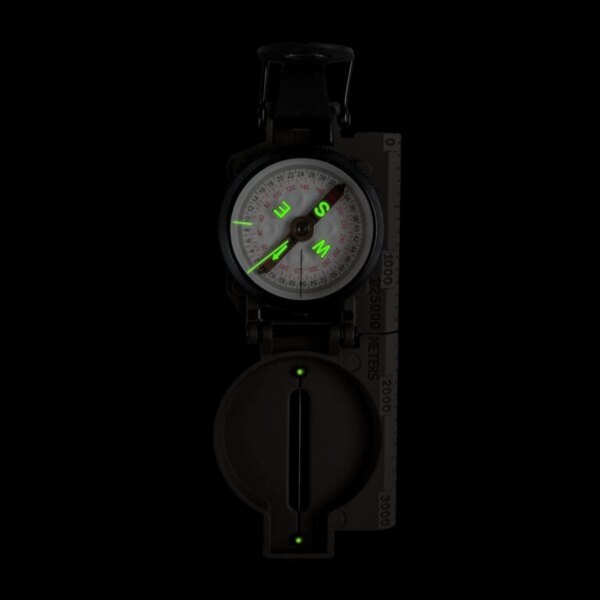 Kompas Ranger MK2 Helikon-Tex<sup>®</sup> ze świecącymi elementami do nocnej orientacji. Foto: Helikon-Tex, Rigad