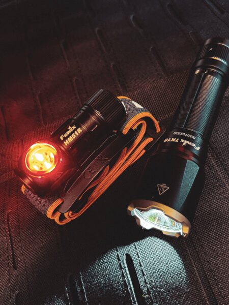 Latarki kieszonkowe Fenix w czarnym, zielonym i brązowym wariancie – modele LED do codziennego użytku. Foto: Rigad