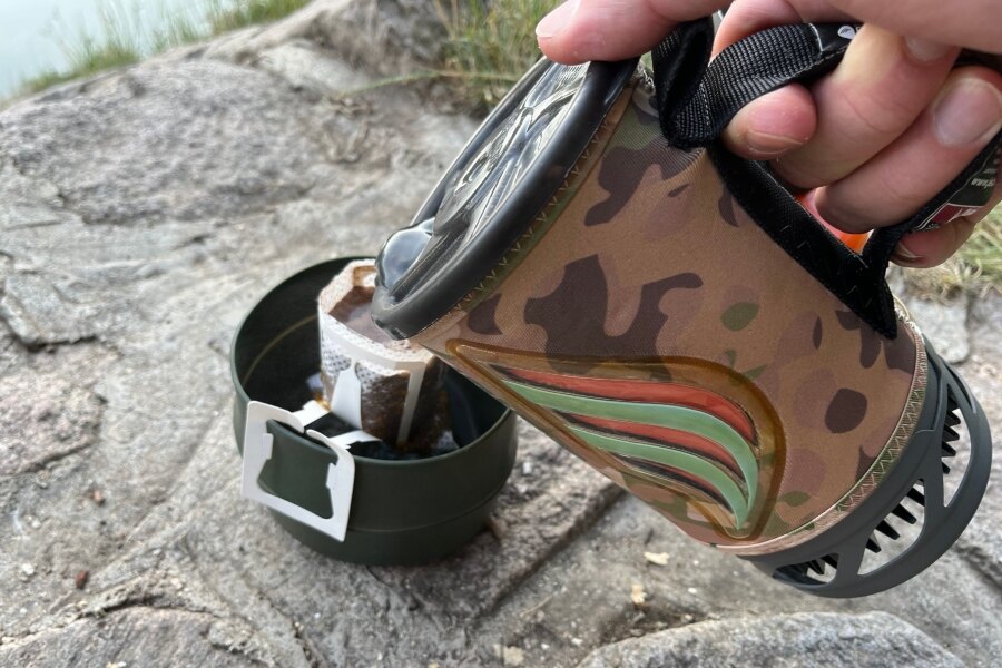 Podgrzewacz Jetboil Flash podczas gotowania wody.
