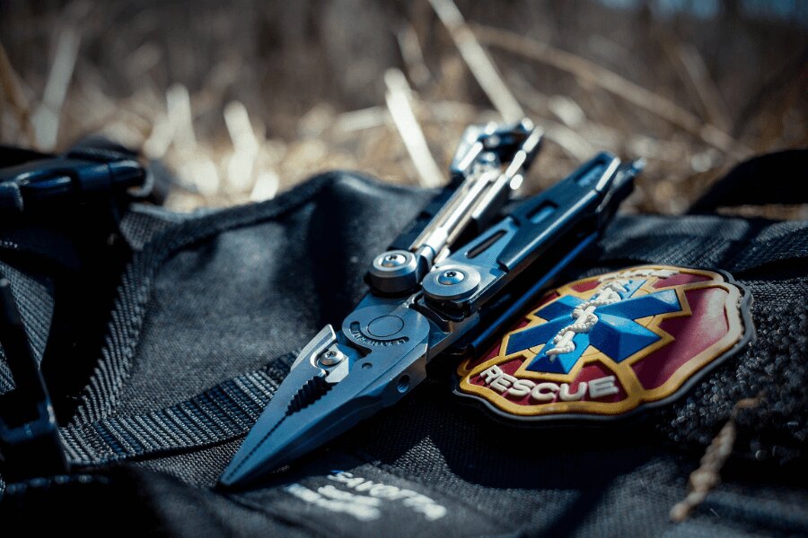 Multitool, źródło: https://pixabay.com/cs/photos/v%C3%ADce-n%C3%A1stroj%C5%AF-z%C3%A1chran%C3%A1%C5%99-zdravotn%C3%ADk-7106432/