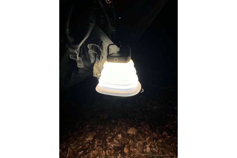 Scout Solar Light Tactical świeci w ciemności