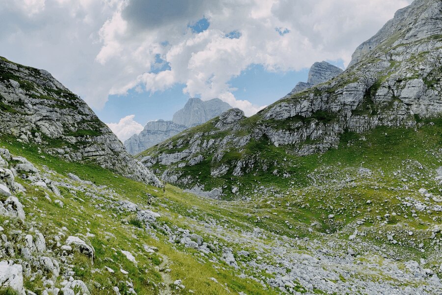 Góry Prokletije, Albania. Źródło: https://commons.wikimedia.org/wiki/File:The_Accursed_Mountains_03.jpg