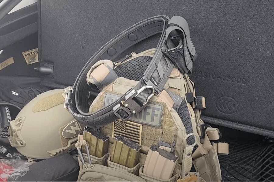 Magnetix Battle Belt Aglilite Gear, noszak płyt, hełm. Źródło: FiftyShadesofFDE