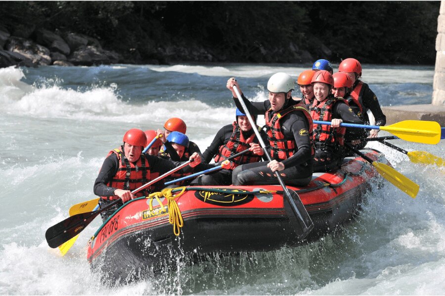 Rafting. Źródło: https://pixabay.com/cs/photos/rafting-rafting-na-divok%C3%A9-vod%C4%9B-293542/