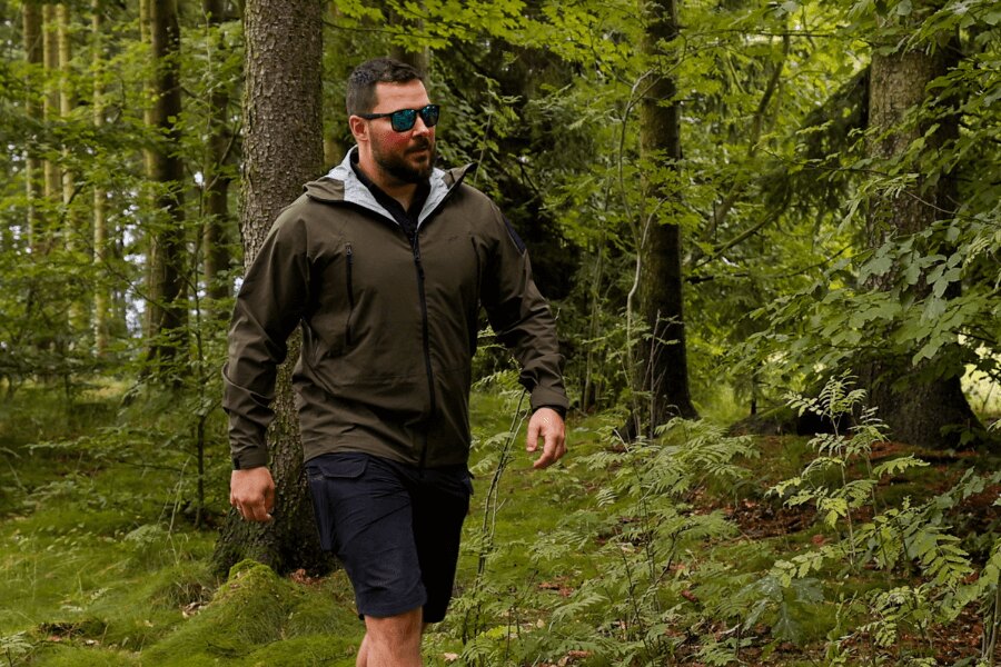 Wodoodporna kurtka Hardshell SQUALL Helikon-Tex<sup>&reg;</sup>. Źródło: Rigad