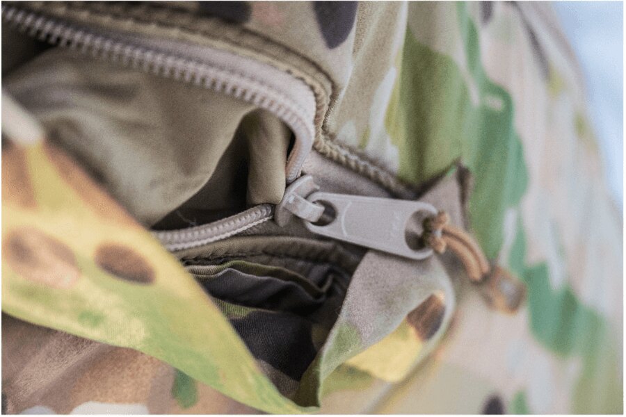 Spodnie Sleeka Reversible Salopettes Snugpak – Full Leg Zip. Szczegóły zamka YKK na kieszeni. Źródło: L.G. (autor)
