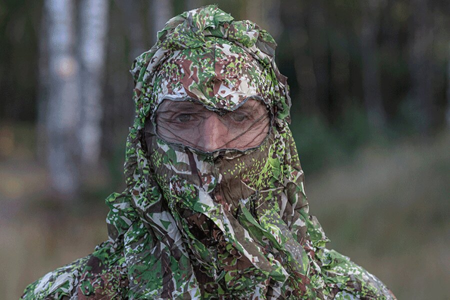 Protidronowe ponczo Ghosthood, wzór CONCAMO, detal kaptura. Źródło: ghost-hood.com