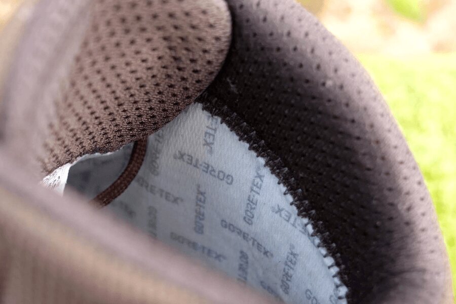 Membrana Gore-Tex wszyta po wewnętrznej stronie buta LOWA. Źródło: Rigad