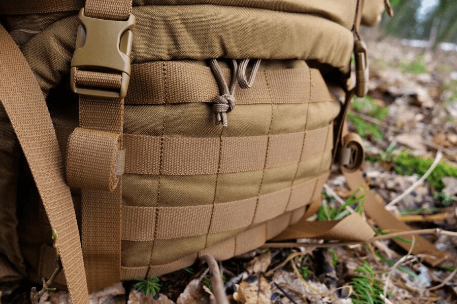 System MOLLE na przedniej części plecaka Raid Pack, Tasmanian Tiger. Źródło: Rigad