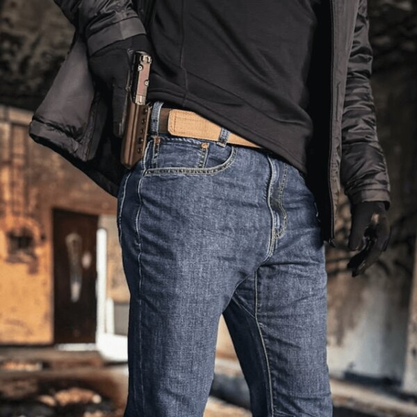 Spodnie Defiance Jeans Vertx<sup>®</sup>, kabura OWB, skryte noszenie. Foto: Rigad