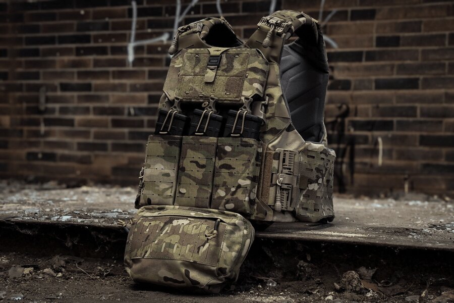 Plate carrier Templar’s Gear CIBV3 4EL w kolorze Multicam z przednimi ładownicami i bocznymi klamrami ROC.