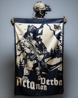 Flaga Acta Non Verba Brothers in Arms®