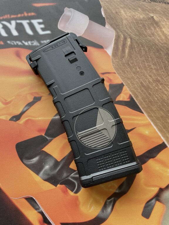 Magazynek do AR15, 30 naboi, kaliber 5.56x45 NATO Magpul® / Česká vlajka