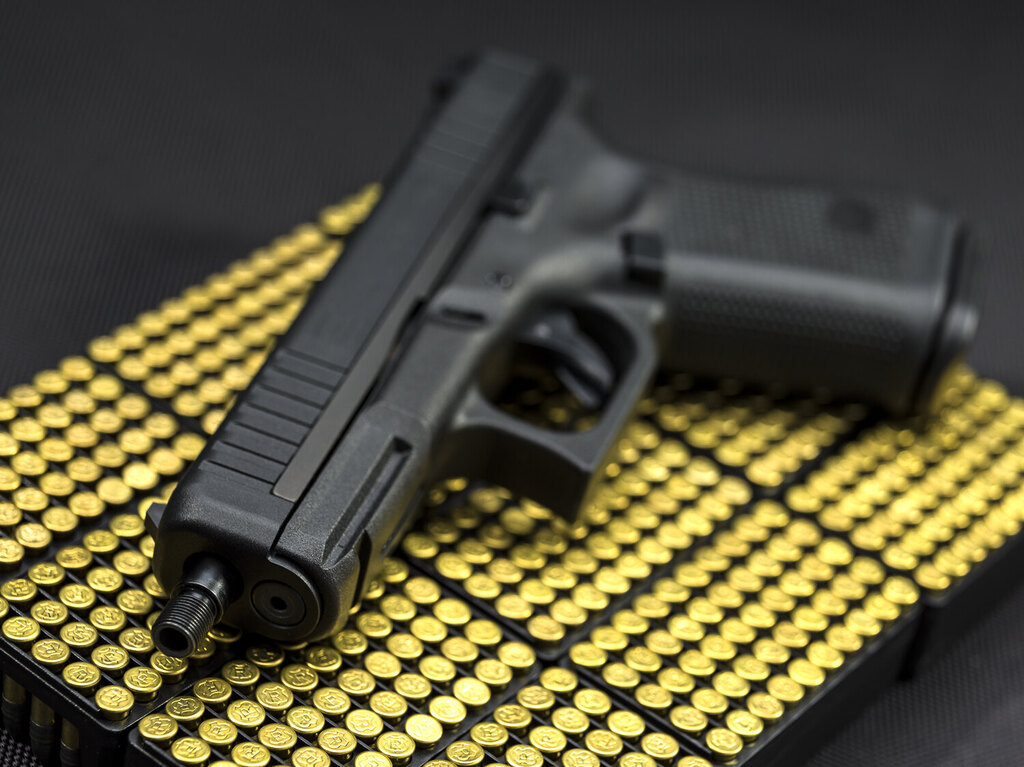 Pistolet Glock 44 FS z gwintem na tłumik / kal. LR22