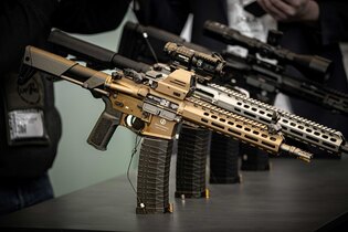 Samopowtarzalny karabin AR15 S4F 10,5" CSS TIGER EYE / kaliber 223.Rem Schmeisser® + Kolimator LE GEN2 Falke®