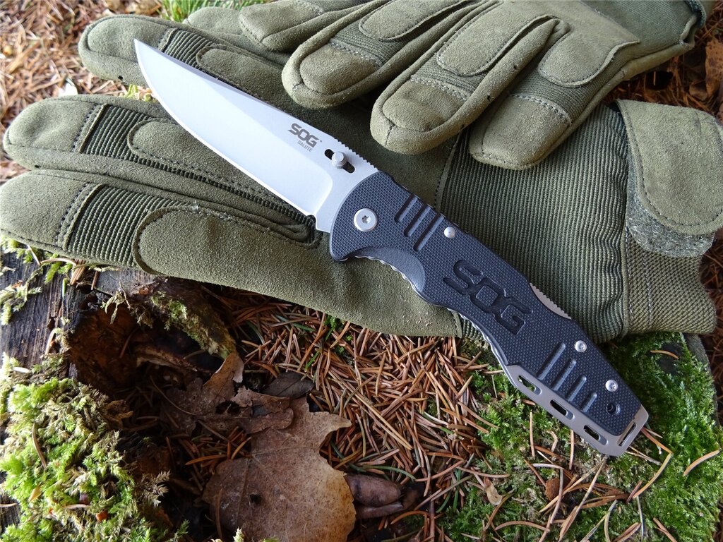 Scyzoryk SOG® Salute